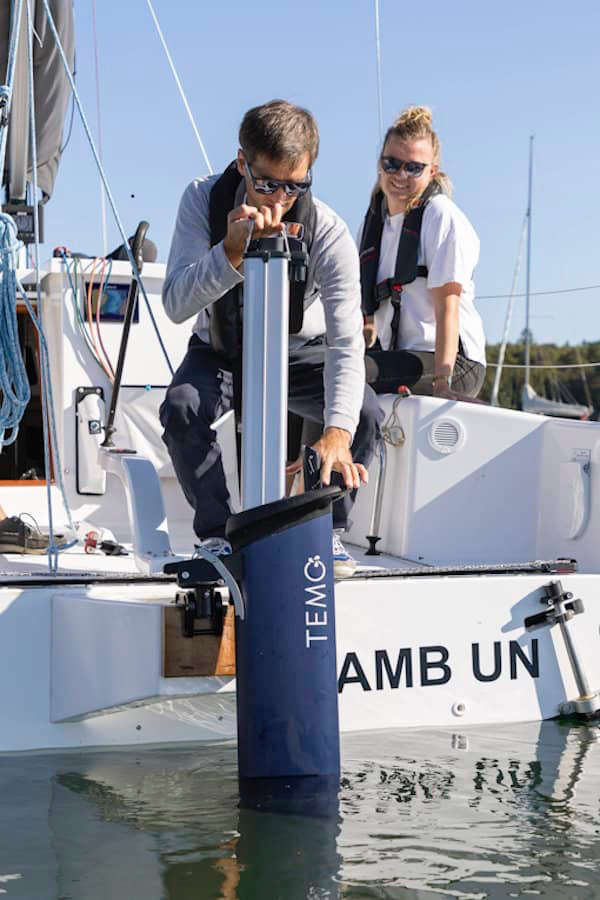 Mise en place de la batterie dans le TEMO·1000.webp